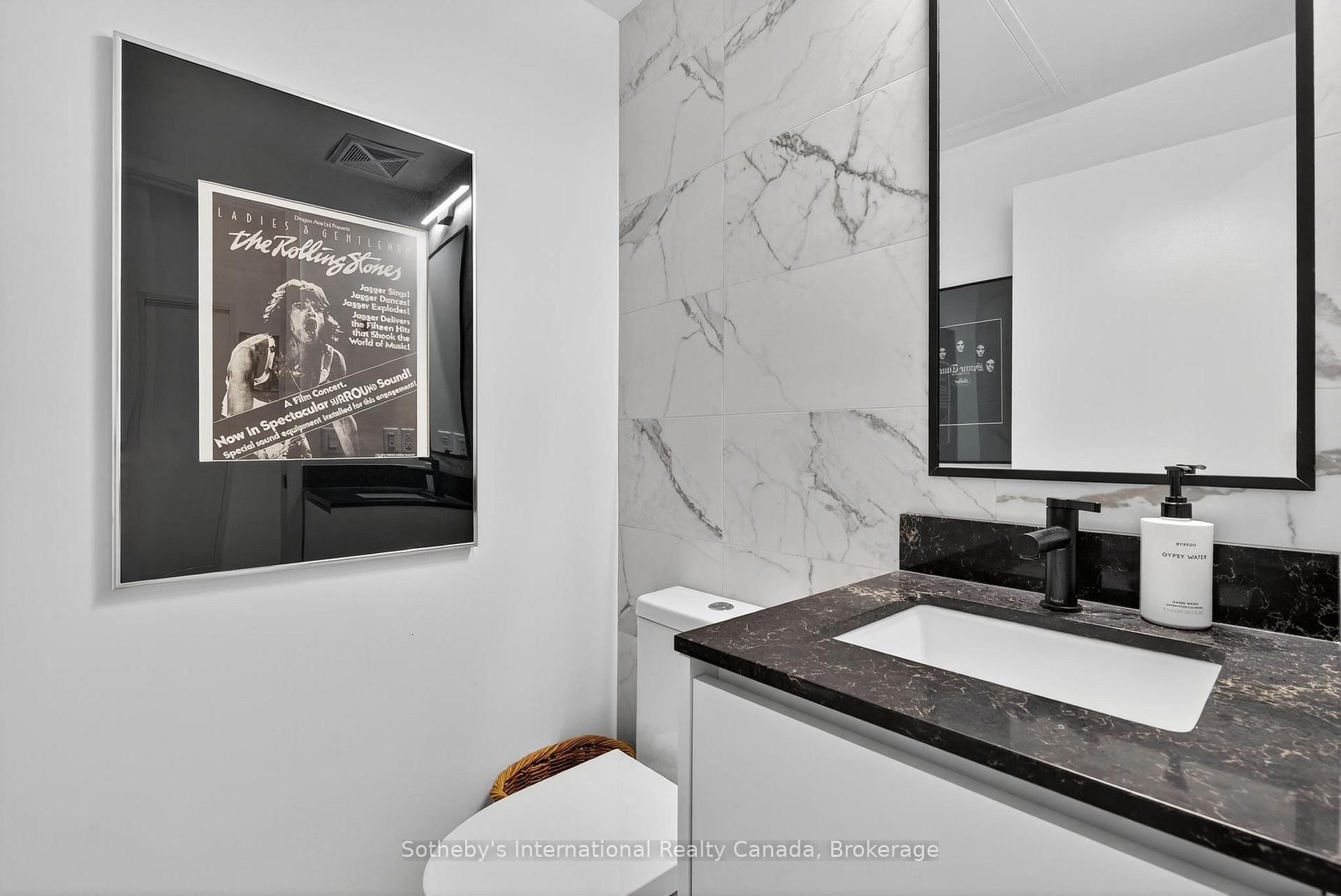 31 Huron Street, Unit 224