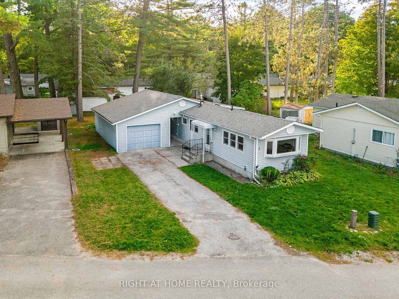 3 Carruthers St S, Wasaga Beach, L9Z 1K2 | Image 2