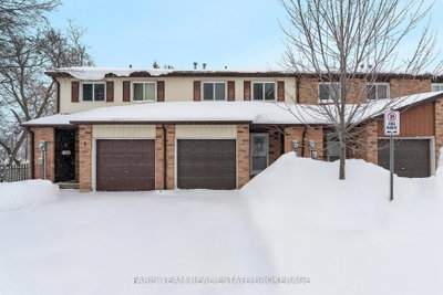 Townhouse sold at 7-52 Adelaide Street, Barrie, Ontario, L4N 3T5 - Allandale - MLS: S12462287