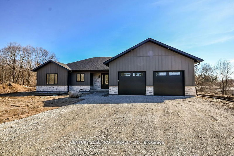 300 Centennial Dr, Midland, L4R 5H9 | Image 2