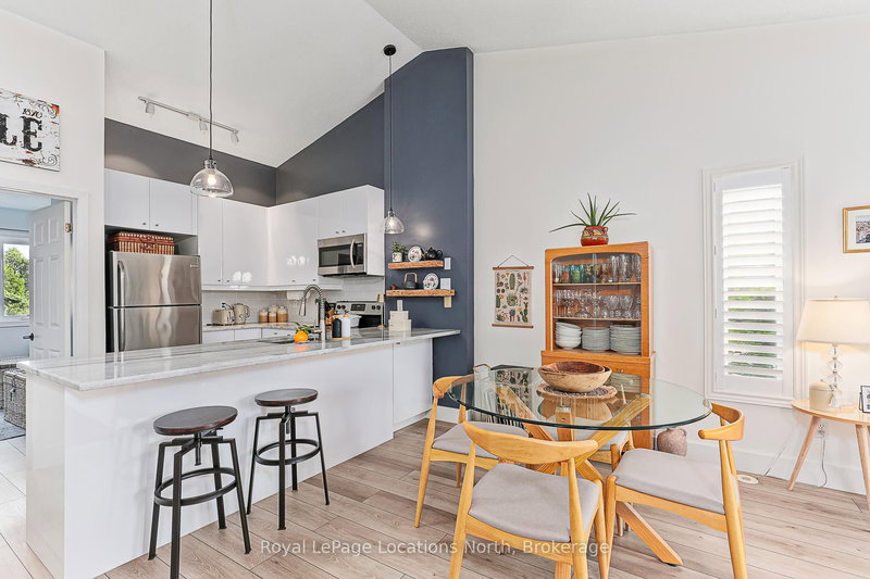 13 - 5 Harbour St E, Collingwood, L9Y 5C5 | Image 2