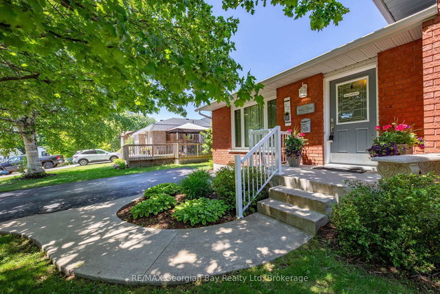 32 BONAVENTURE Place