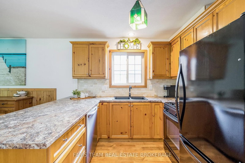 65 Madawaska Tr, Wasaga Beach, L9Z 1X7 | Image 3