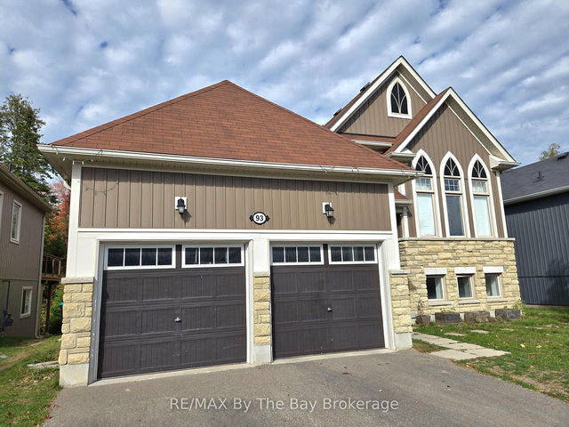 Upper - 93 Allegra Drive