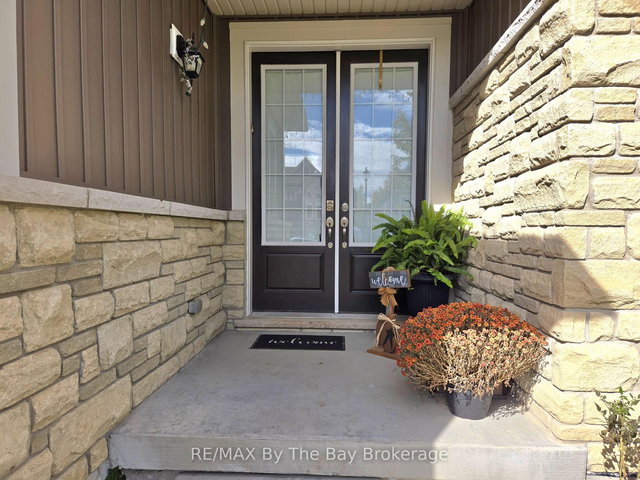 Upper - 93 Allegra Drive