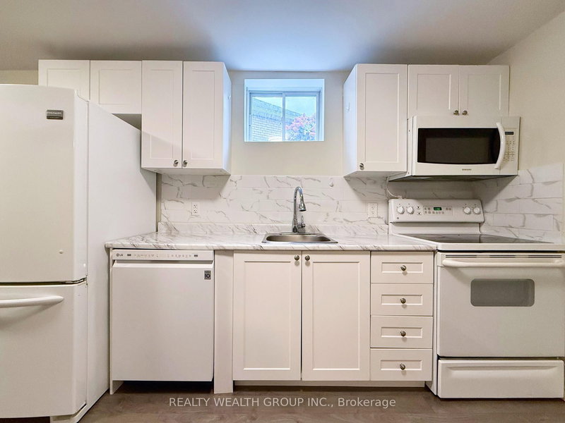 Lower - 61 Stollar Blvd, Barrie, L4M 6N3 | Image 2