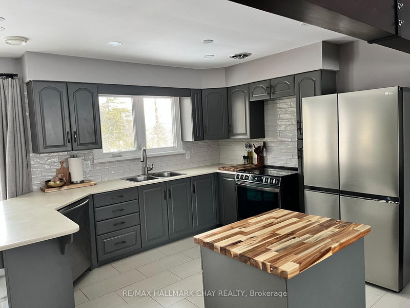 595 Big Bay Point Rd E, Barrie, L4N 3Z9 | Image 2