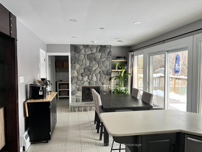 595 Big Bay Point Rd E, Barrie, L4N 3Z9 | Image 3