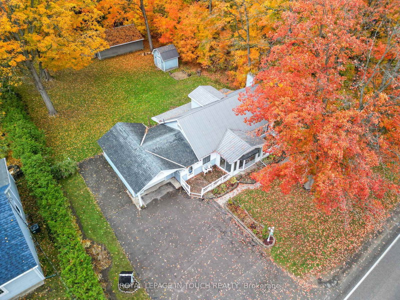 748 Overhead bridge Rd, Tiny, L9M 0V6 | Image 3