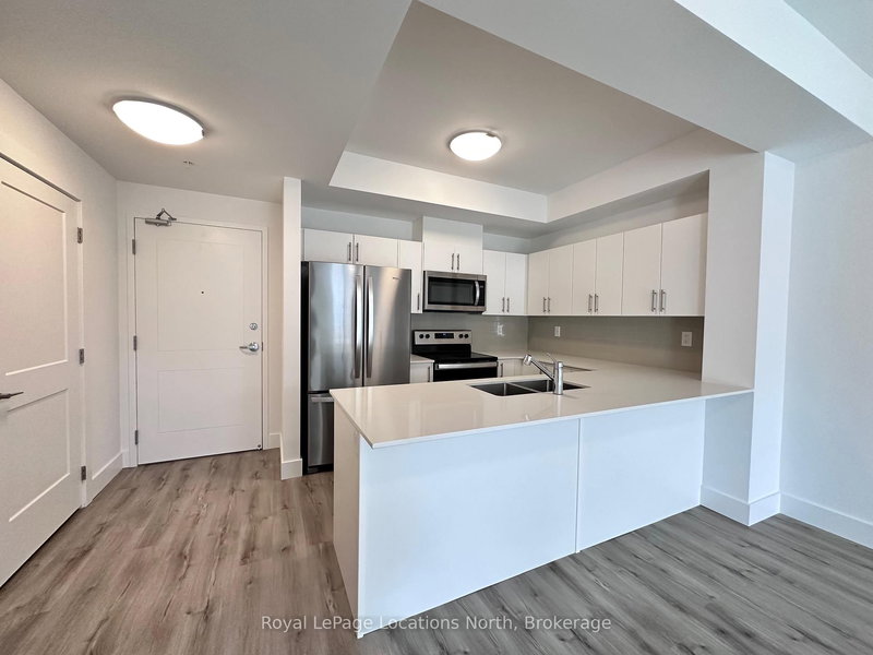 116 - 4 Kimberly Lane, Collingwood, L9Y 5T6 | Image 3