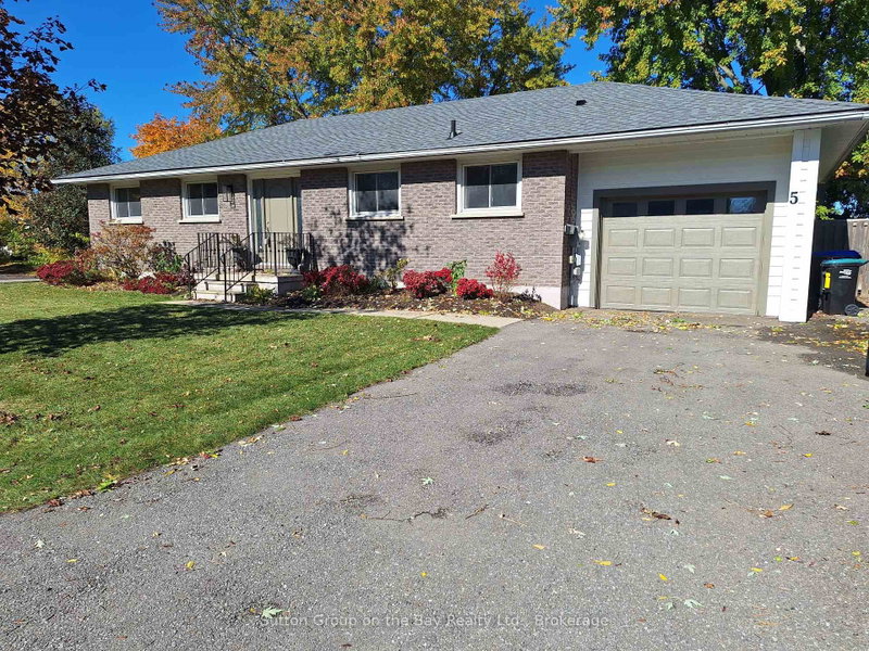 5 BROCK Cres photo 1