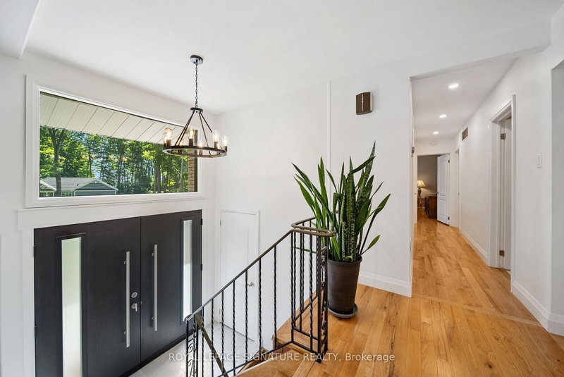 470 Parkview Crt, Midland, L4R 5G3 | Image 3