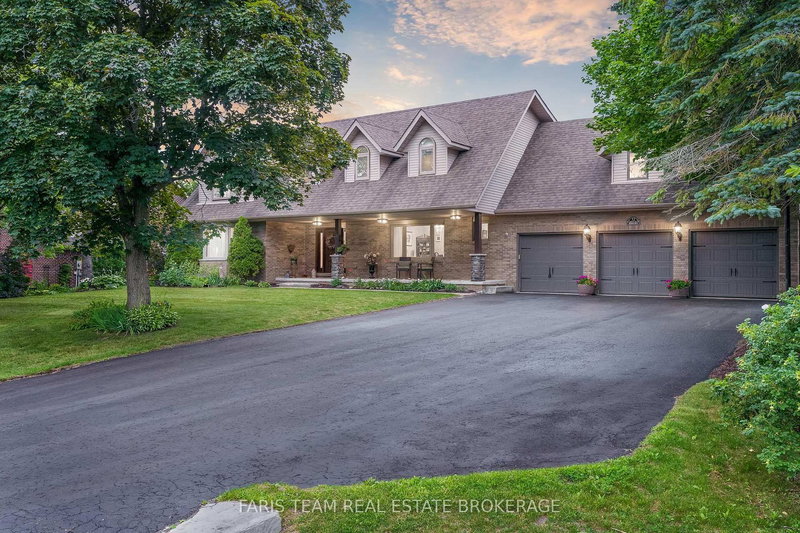 32 Cairns Blvd, Springwater, L9X 0N8 | Image 2