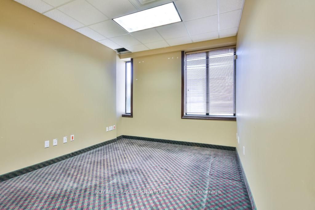 19 Front Street N, Unit 100 - Photo 17