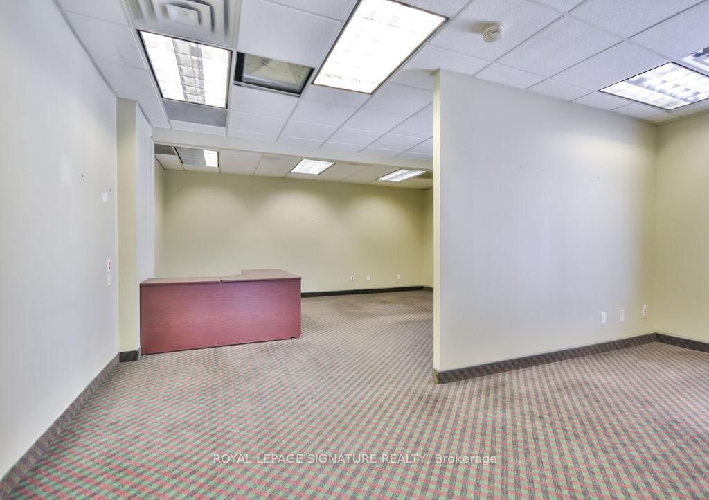 19 Front Street N, Unit 202 - Photo 8