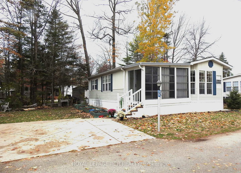 55 Topaz St, Wasaga Beach, L9Z 1X7 | Image 2
