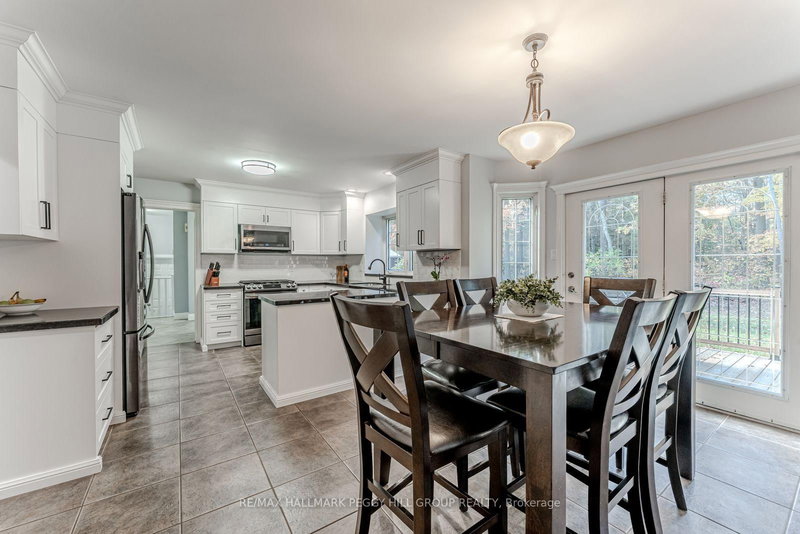 1096 Sunnidale Rd, Springwater, L9X 0R9 | Image 3