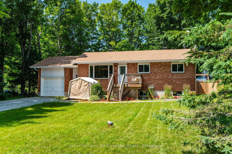 16 Mundy Ave, Tiny, L9M 0B5 | Image 2