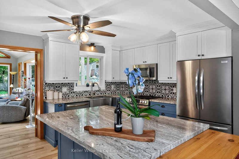 16 Mundy Ave, Tiny, L9M 0B5 | Image 3