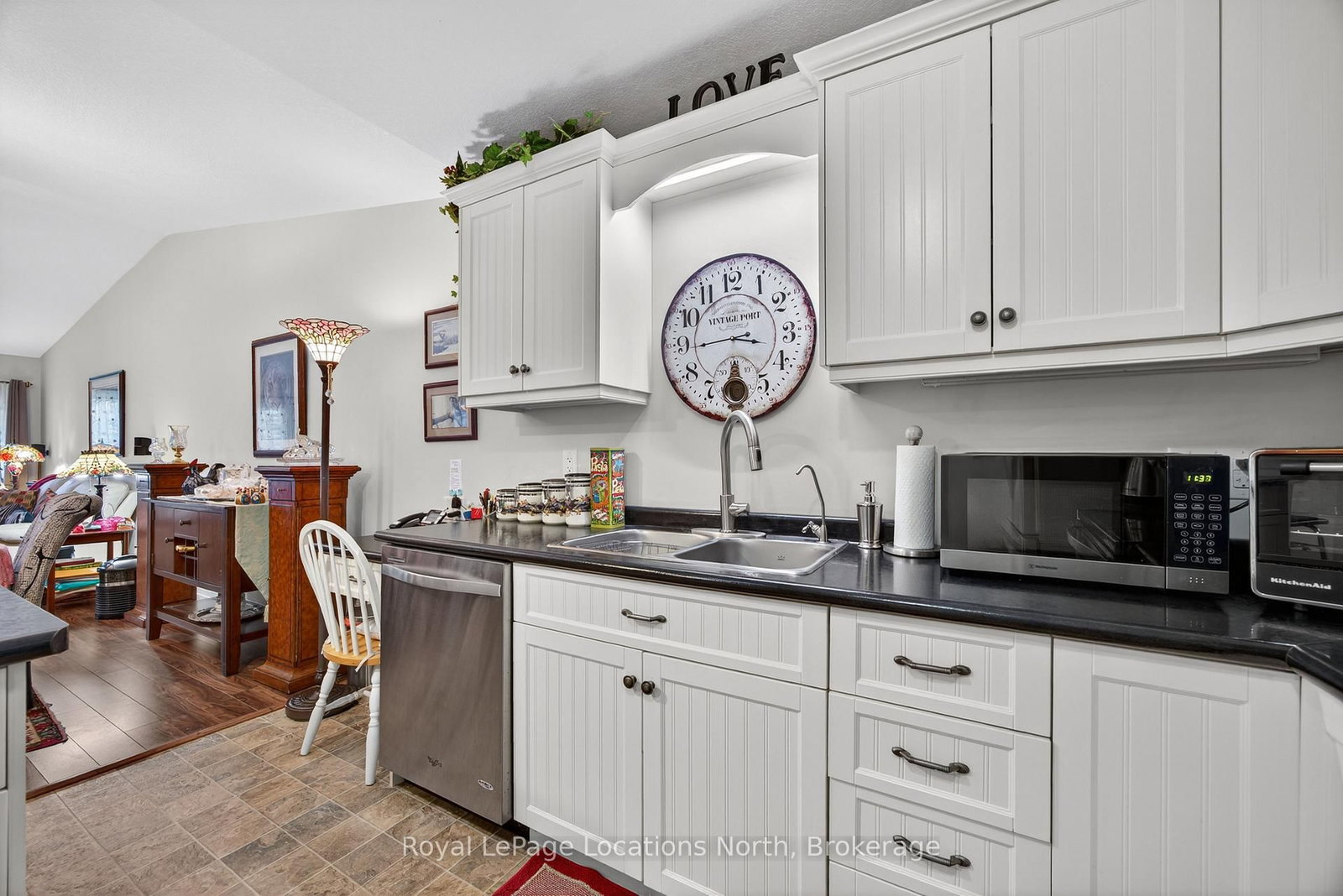 Townhouse for sale at 19 Chestnut Lane, Wasaga Beach, Ontario, L9Z 0G4 - Wasaga Beach - MLS: S12523074