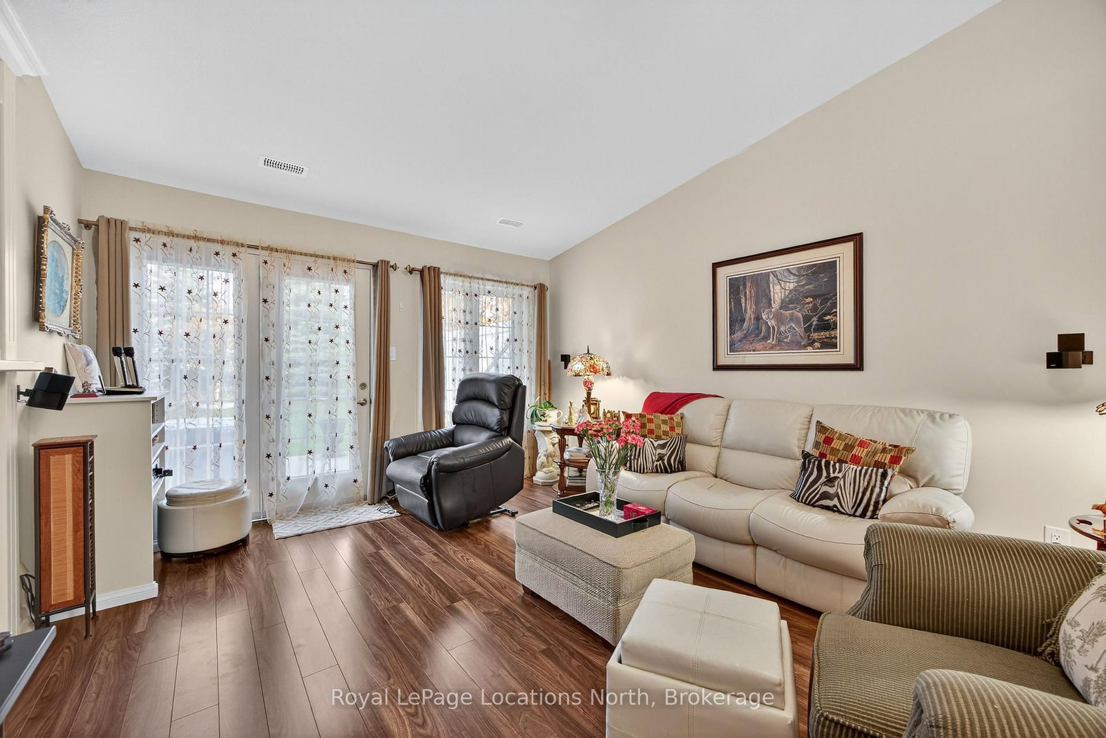 Townhouse for sale at 19 Chestnut Lane, Wasaga Beach, Ontario, L9Z 0G4 - Wasaga Beach - MLS: S12523074