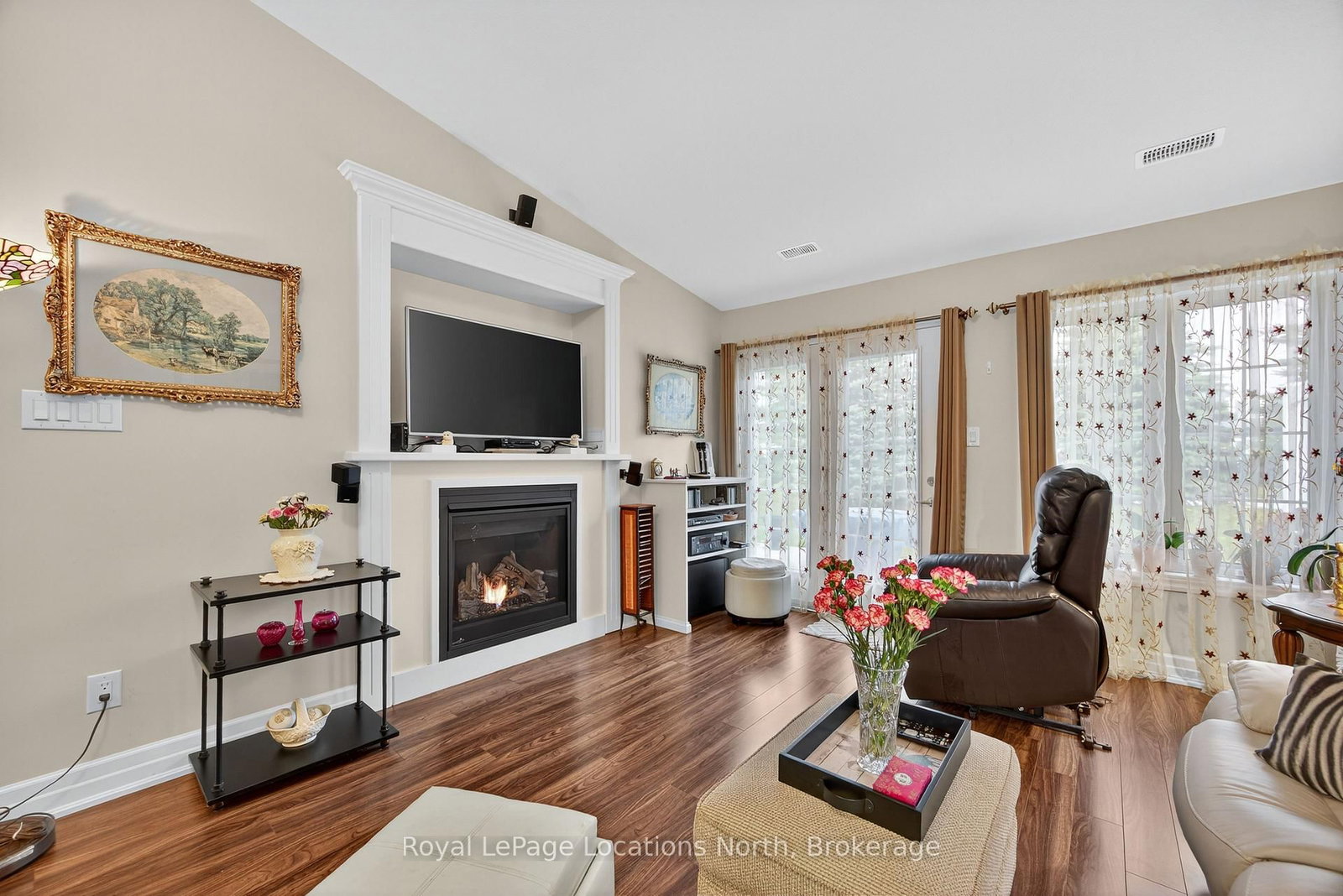 Townhouse for sale at 19 Chestnut Lane, Wasaga Beach, Ontario, L9Z 0G4 - Wasaga Beach - MLS: S12523074