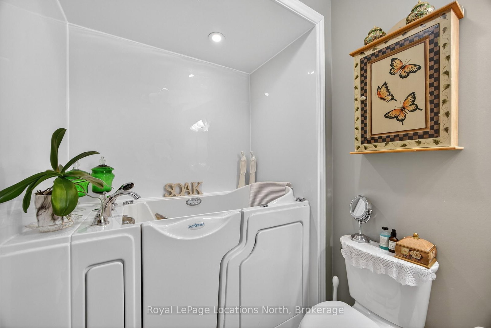 Townhouse for sale at 19 Chestnut Lane, Wasaga Beach, Ontario, L9Z 0G4 - Wasaga Beach - MLS: S12523074