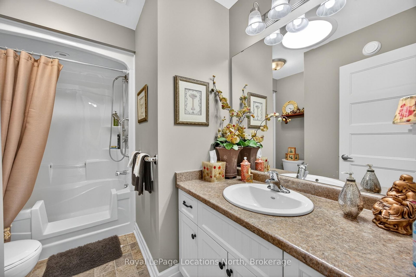 Townhouse for sale at 19 Chestnut Lane, Wasaga Beach, Ontario, L9Z 0G4 - Wasaga Beach - MLS: S12523074