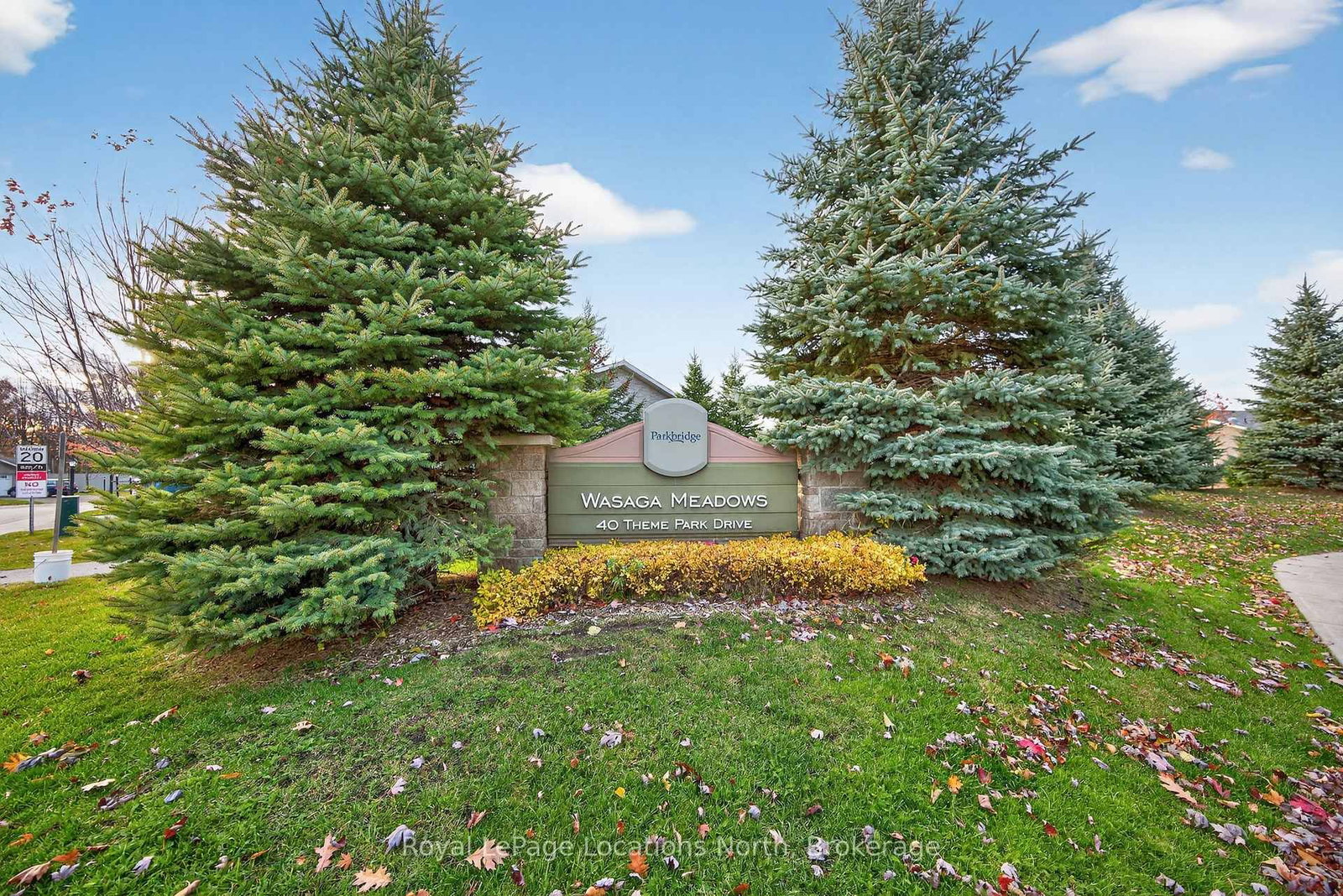 Townhouse for sale at 19 Chestnut Lane, Wasaga Beach, Ontario, L9Z 0G4 - Wasaga Beach - MLS: S12523074