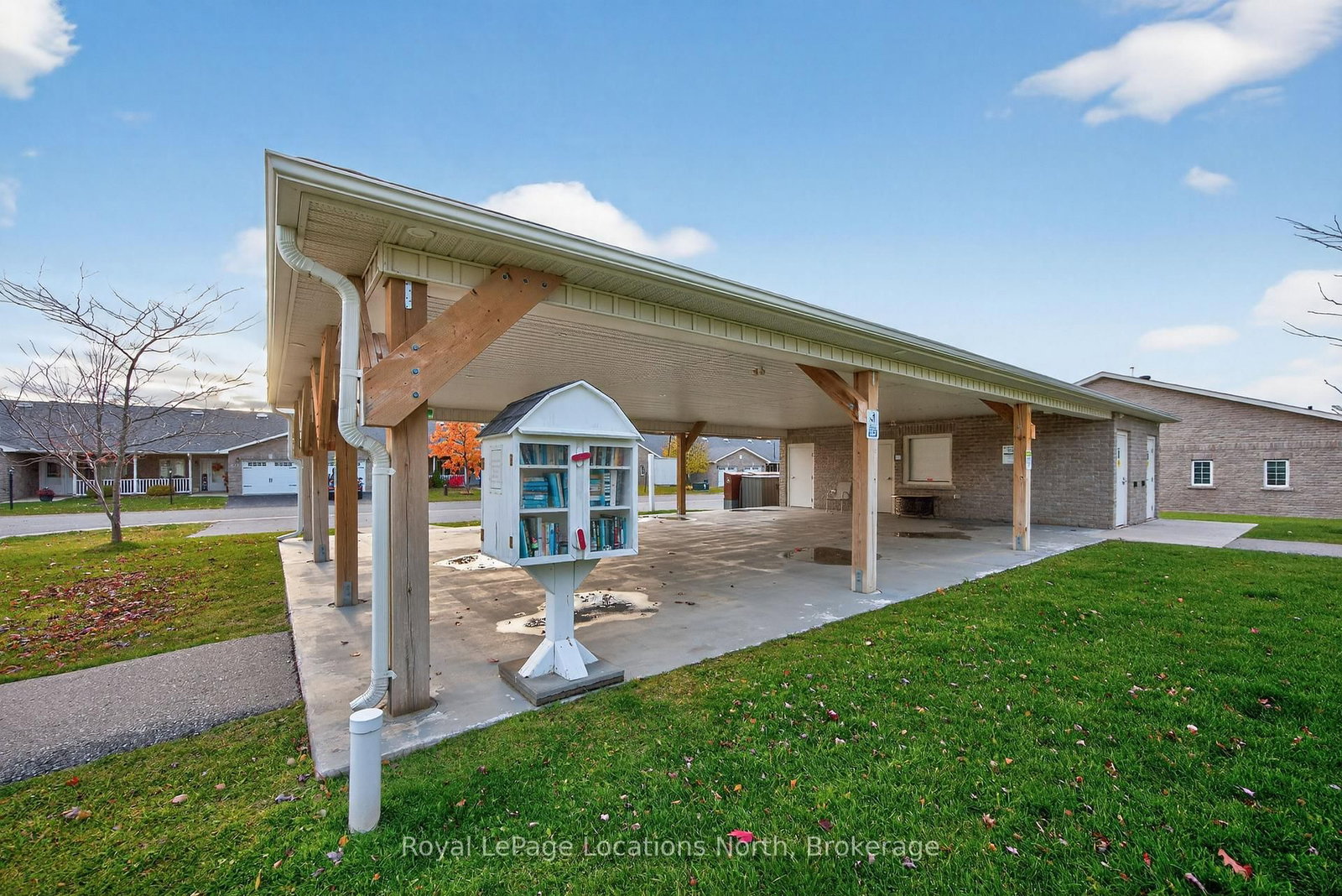 Townhouse for sale at 19 Chestnut Lane, Wasaga Beach, Ontario, L9Z 0G4 - Wasaga Beach - MLS: S12523074