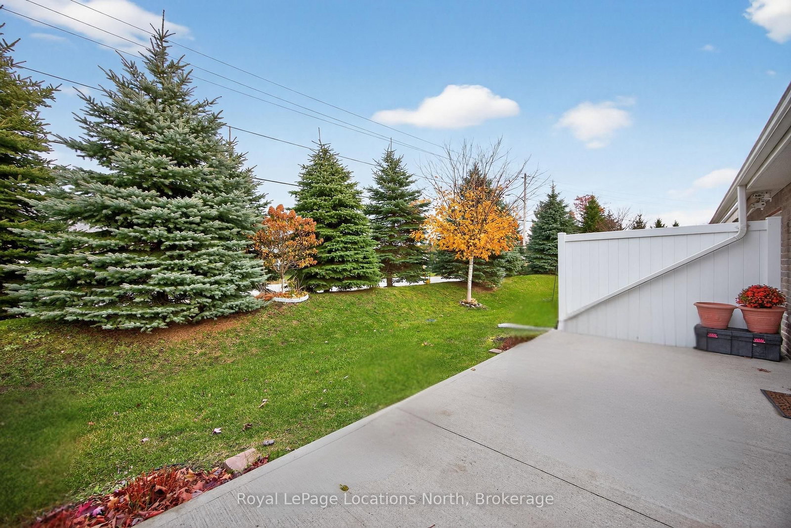 Townhouse for sale at 19 Chestnut Lane, Wasaga Beach, Ontario, L9Z 0G4 - Wasaga Beach - MLS: S12523074