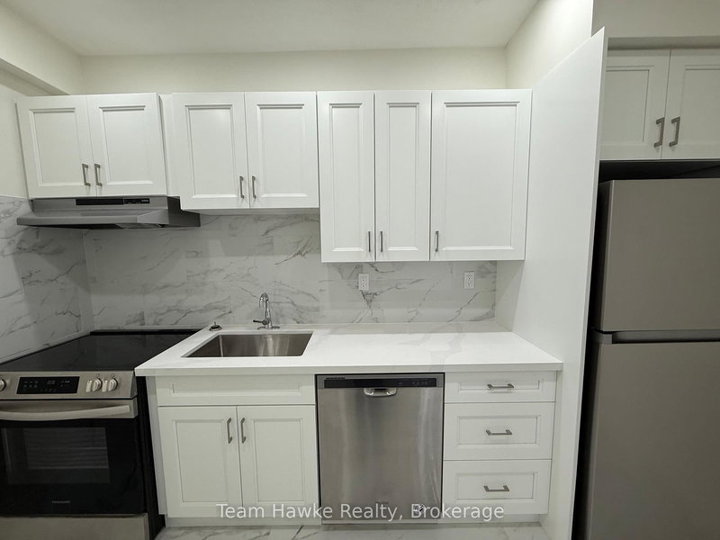 13 - 521 Bay St, Midland, L4R 1L2 | Image 3