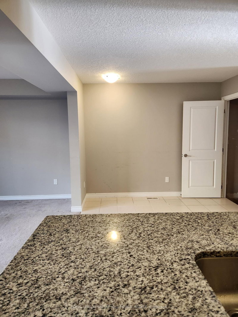 984 Wright Dr, Midland, L4R 0E4 | Image 3