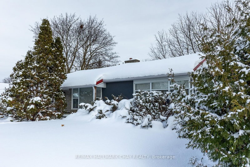 325 Innisfil St, Barrie, L4N 3G4 | Image 2