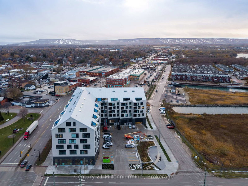 416 - 31 Huron St, Collingwood, L9Y 0E8 | Image 3