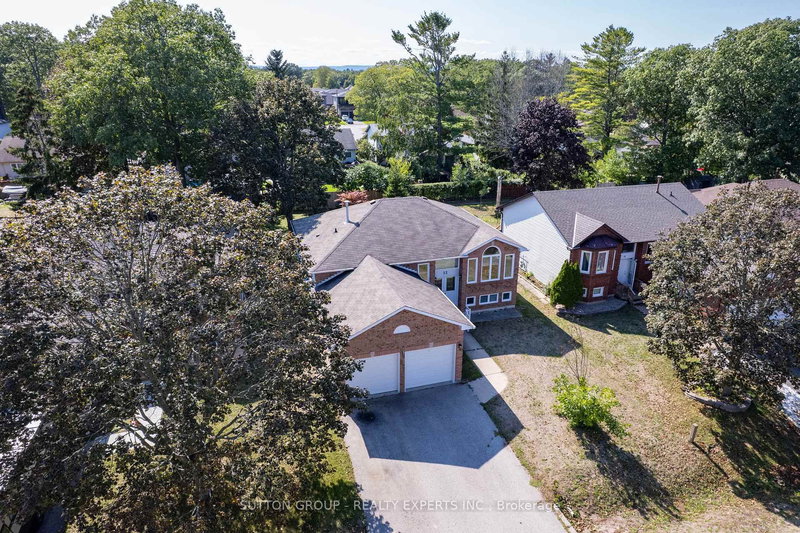 12 LANGEVIN Dr, Wasaga Beach, L9Z 1C6 | Image 2