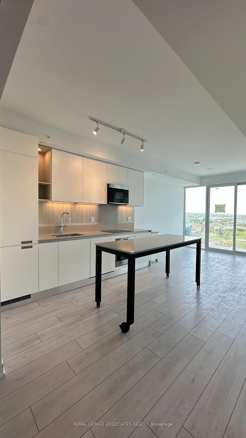 1201 - 39 Mary St, Barrie, L4N 1S9 | Image 2