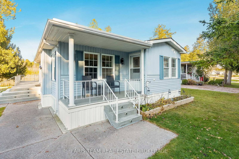 3 St James Pl, Wasaga Beach, L9Z 3A8 | Image 2