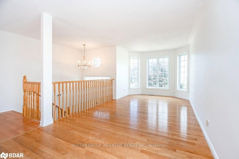 40 Kell Pl, Barrie, L4N 9K5 | Image 2