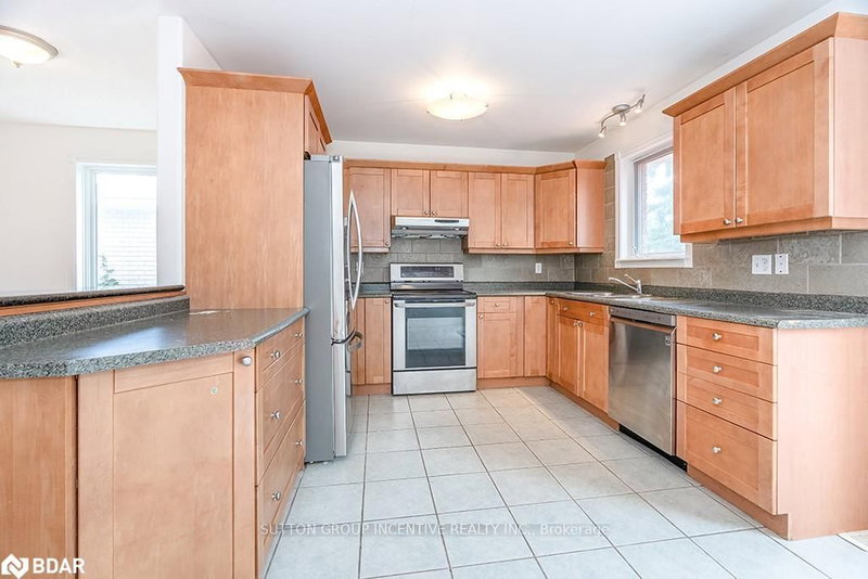 40 Kell Pl, Barrie, L4N 9K5 | Image 3