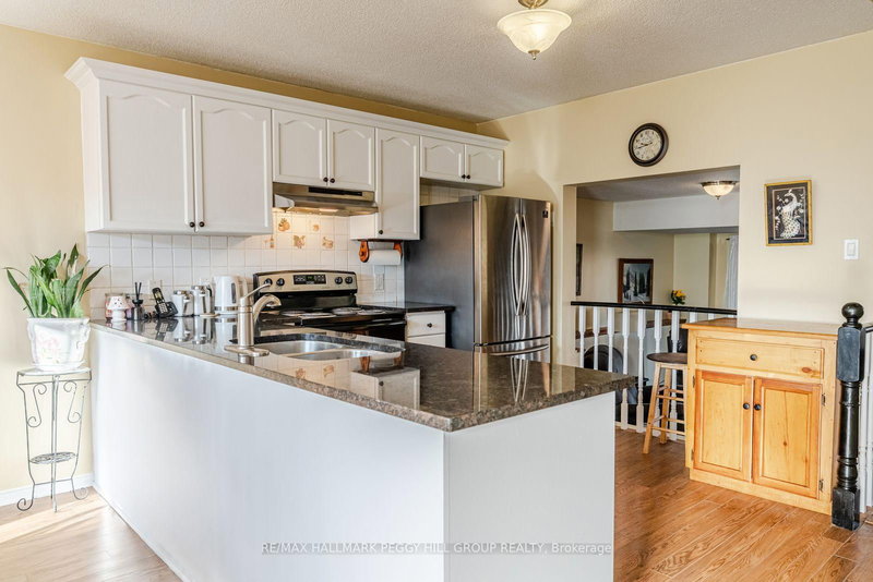 222 Country Lane, Barrie, L4N 0W1 | Image 2