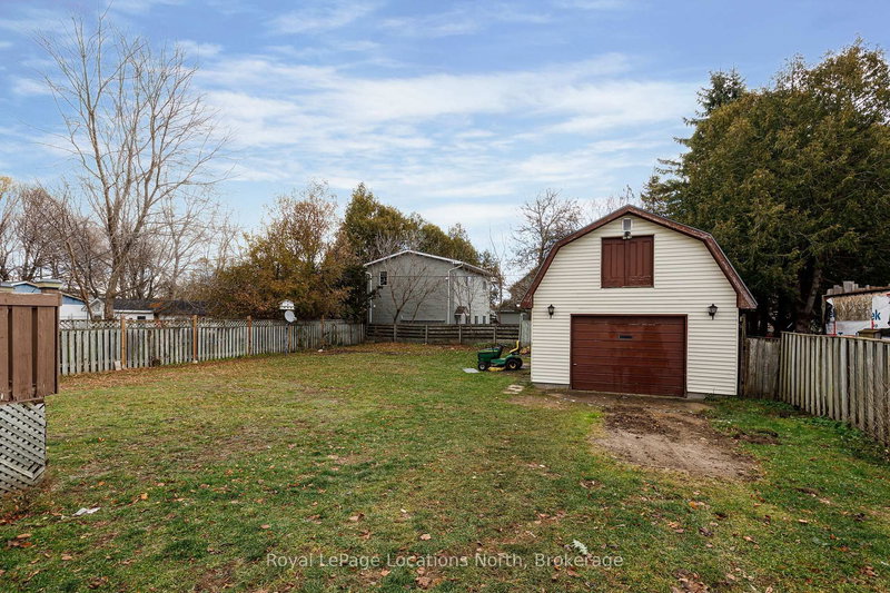 35 Walnut St, Collingwood, L9Y 3C3 | Image 2