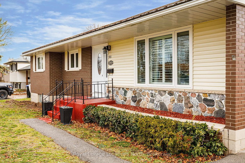 35 Walnut St, Collingwood, L9Y 3C3 | Image 3
