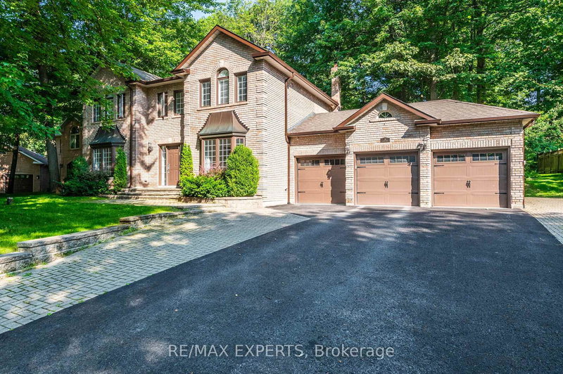 14 Alana Dr, Springwater, L9X 0S2 | Image 2