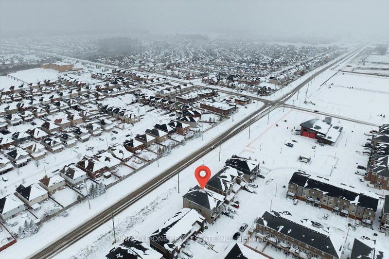 4 - 41 Pumpkin Corner Cres, Barrie, L9J 0C2 | Image 2