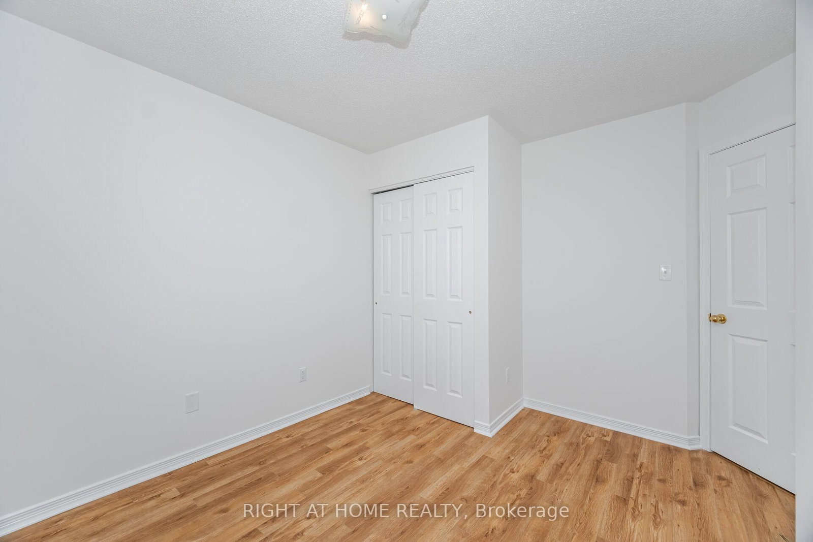 Townhouse for sale at 23 Peartree Court, Barrie, Ontario, L4N 6N7 - Allandale Heights - MLS: S12602362