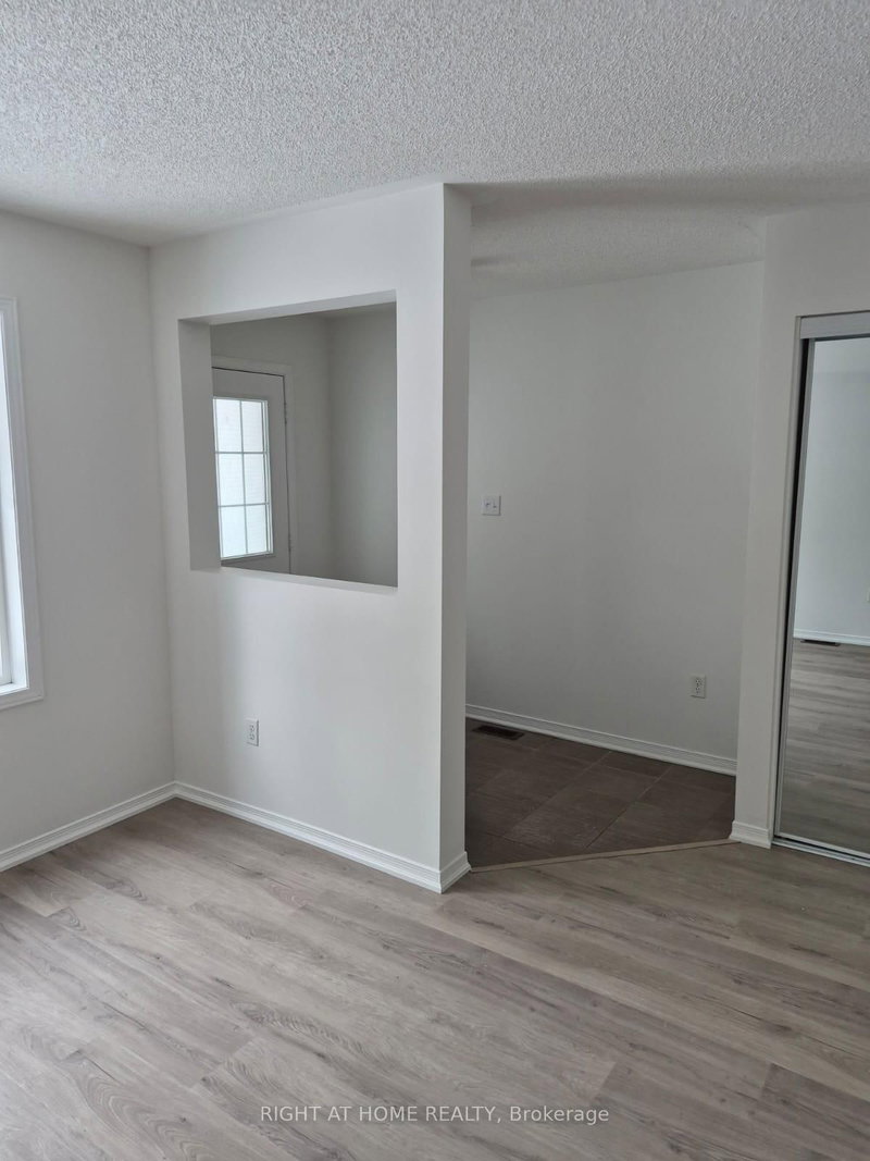 3 PEARTREE Crt, Barrie, L4N 6N7 | Image 2