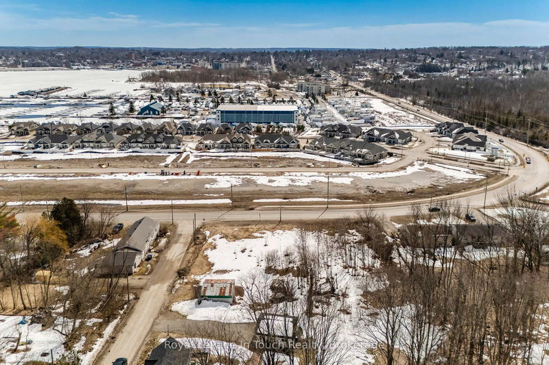 204 Gianetto Dr, Midland, L4R 5J4 | Image 2