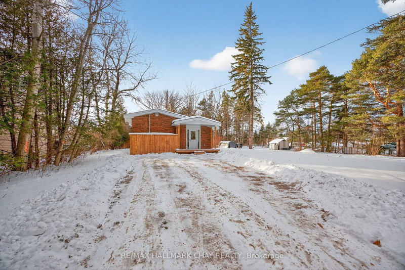 8717 Beachwood Rd, Wasaga Beach, L9Z 2G5 | Image 2