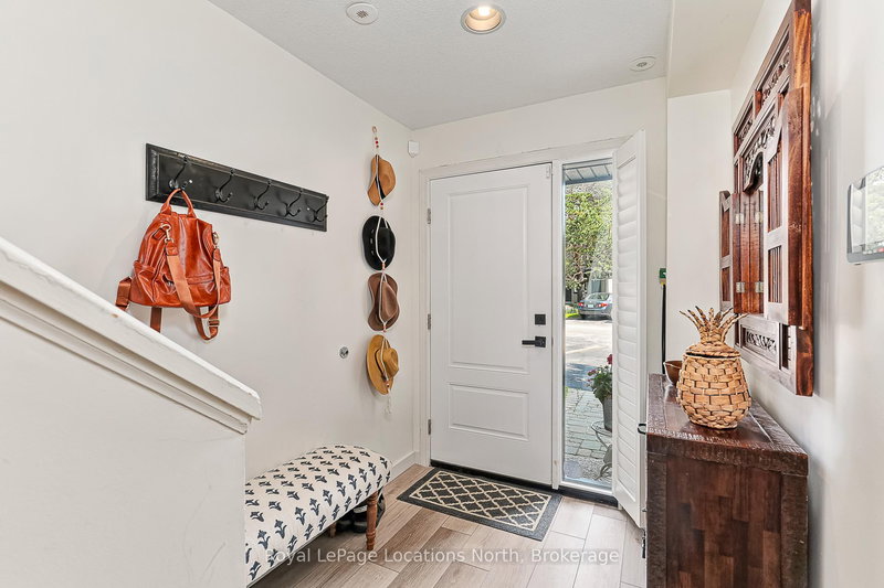13 - 5 Harbour St E, Collingwood, L9Y 5C5 | Image 2